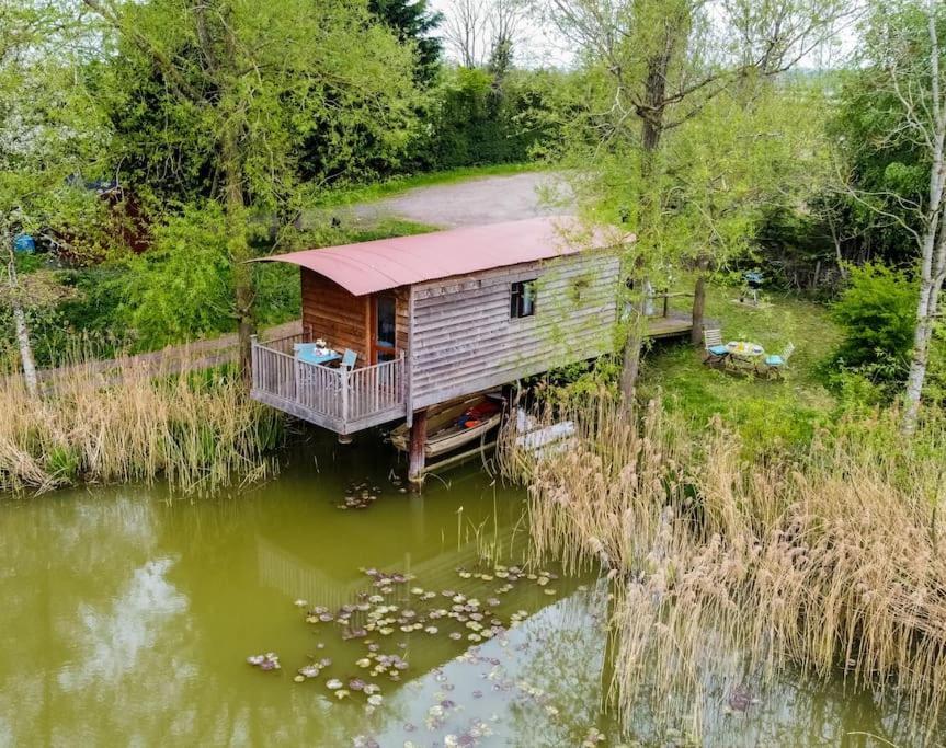 Lakeside Cabin On Stilts- 'Kingfisher' Rous Lench Экстерьер фото